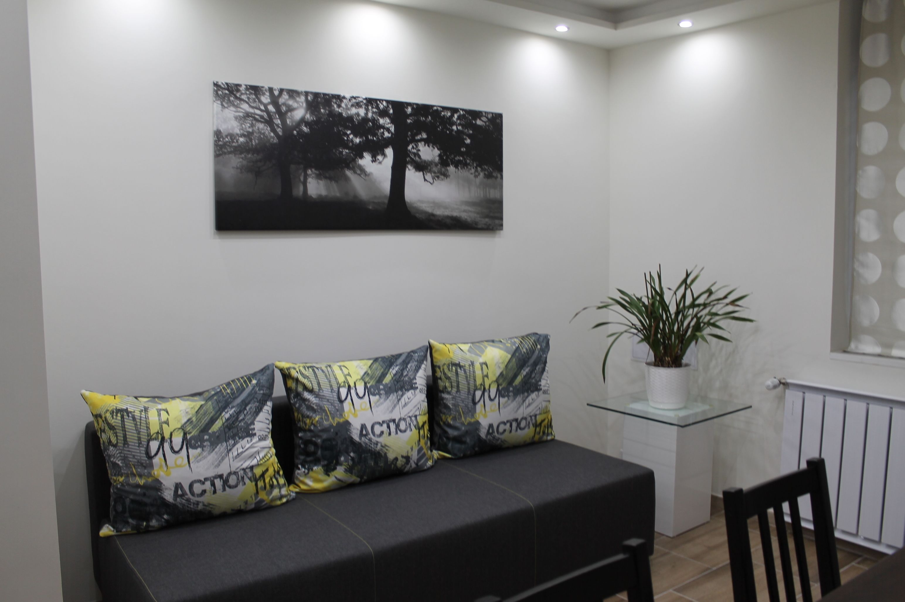 Deluxe Apartment | Living area | Flat-screen TV