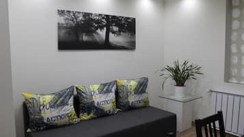 Deluxe Apartment | Living area | Flat-screen TV