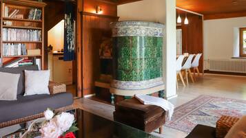 TV, fireplace, DVD player