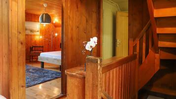 3 bedrooms, desk, WiFi