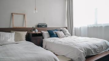 Family Room | Individually decorated, individually furnished, desk, blackout drapes