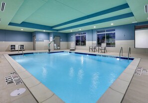 Piscina coberta (horari: 09:00-23:00) i gandules 