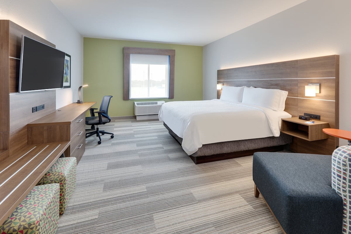 In-room safe, desk, laptop workspace, WiFi (free)