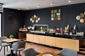 Daily buffet breakfast (EUR 15 per person) - Ramada by Wyndham Budapest City Center (Budapest)