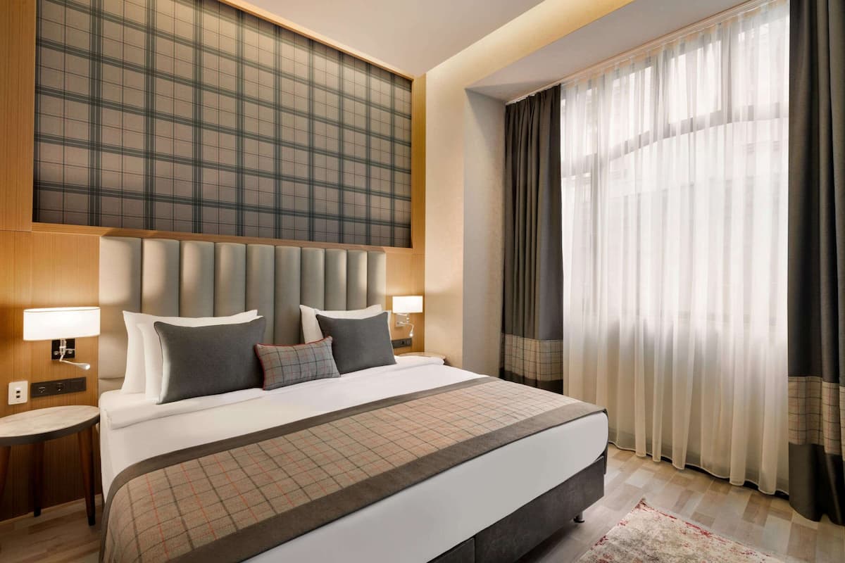 Premium bedding, minibar, in-room safe, desk