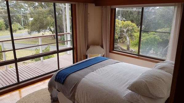 3 habitaciones y tabla de planchar con plancha 