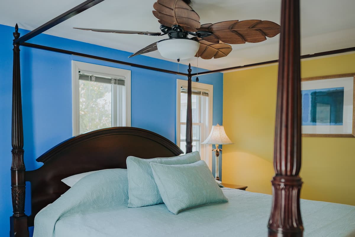 Superior Suite, 2 Bedrooms, Jetted Tub, Pool View | 1 bedroom, individually decorated, individually furnished, free WiFi