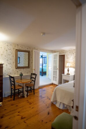 Superior-sviitti, 2 makuuhuonetta, poreamme, näköala uima-altaalle | Yksilöllisesti sisustettu, yksilöllisesti kalustettu, ilmainen Wi-Fi