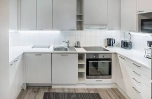 Apartment D 81 | Einkaeldhús | Ísskápur, örbylgjuofn, bakarofn, eldavélarhellur