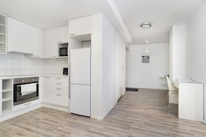 Apartment D 74 | Private kitchen | Fridge, microwave, oven, stovetop