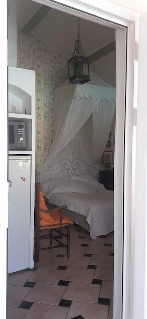 Iron/ironing board, WiFi, wheelchair access