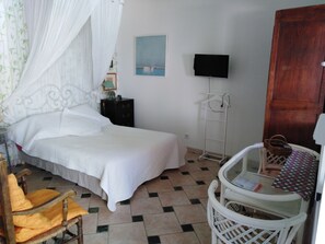 Iron/ironing board, WiFi, wheelchair access