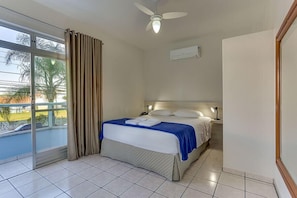 Standard Quadruple Room | In-room safe, desk, iron/ironing board, bed sheets - Marazul Apart Hotel (Florianópolis)