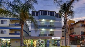 A multi-story building with a ground-floor retail space and a visible store named "MAZUL". - Marazul Apart Hotel (Florianópolis)