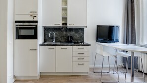Apartment 9A 15b | Einkaeldhús | Kaffivél/teketill, örbylgjuofn, uppþvottavél, rafmagnsketill