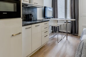Apartment 9A 15b | Private kitchen - Kotimaailma Helsinki Eerikinkatu 9A (Helsinki)