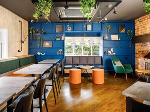 Petit déjeuner, déjeuner et dîner servis sur place