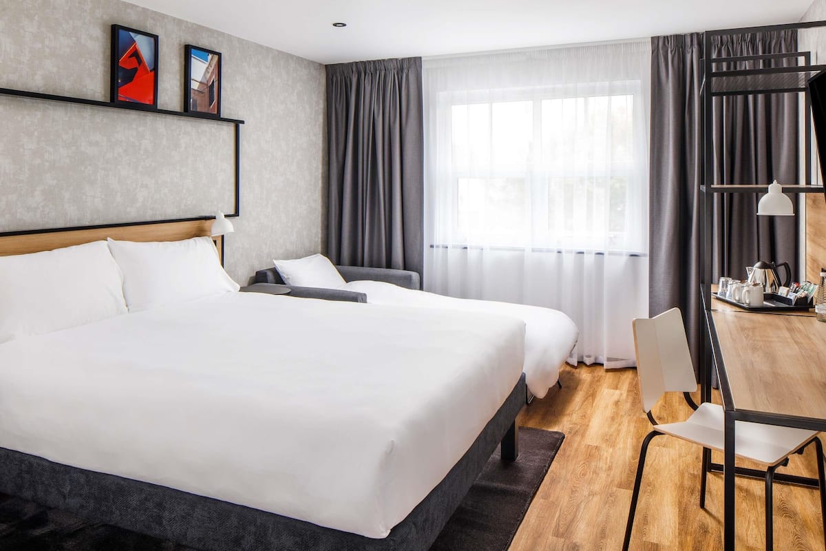 Family Room, 1 Double Bed with Sofa bed | Desk, blackout curtains, free WiFi, bed sheets