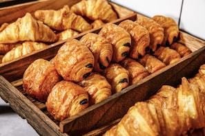 Tägliches großes Frühstück (10.00 GBP pro Person)