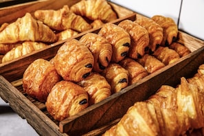 Daily continental breakfast (GBP 8.50 per person)