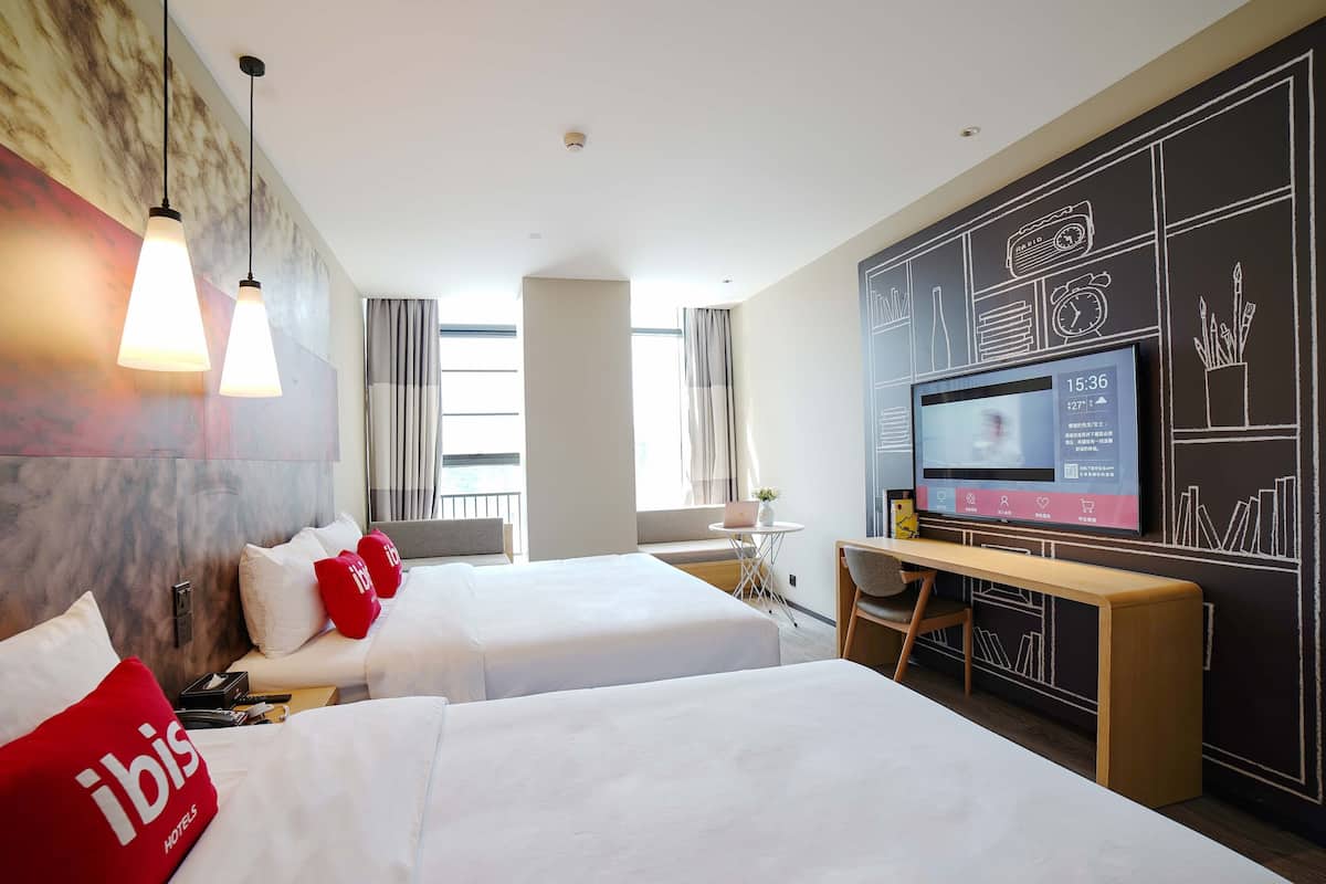 Twin Room | Laptop workspace, blackout drapes, free WiFi, bed sheets