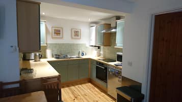 KylskÄp, mikrovÄgsugn, ugn och spishÀll