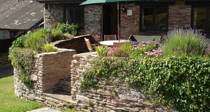 Converted barn. Shared pool, tennis, snooker, games, golf, grounds. South Devon