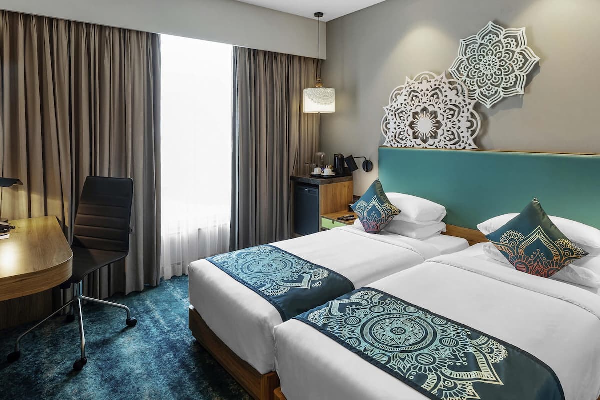 Quarto superior, 2 camas de solteiro | Roupas de cama premium, frigobar, cofres nos quartos, escrivaninha