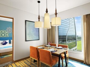 Executive suite, 1 tweepersoonsbed | Luxe beddengoed, een minibar, een kluis op de kamer, een bureau