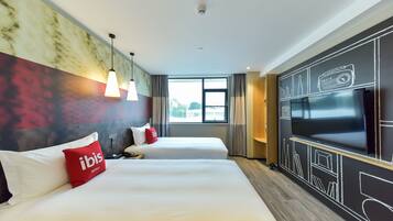 Superior Twin Room | 1 bedroom, in-room safe, desk, blackout curtains