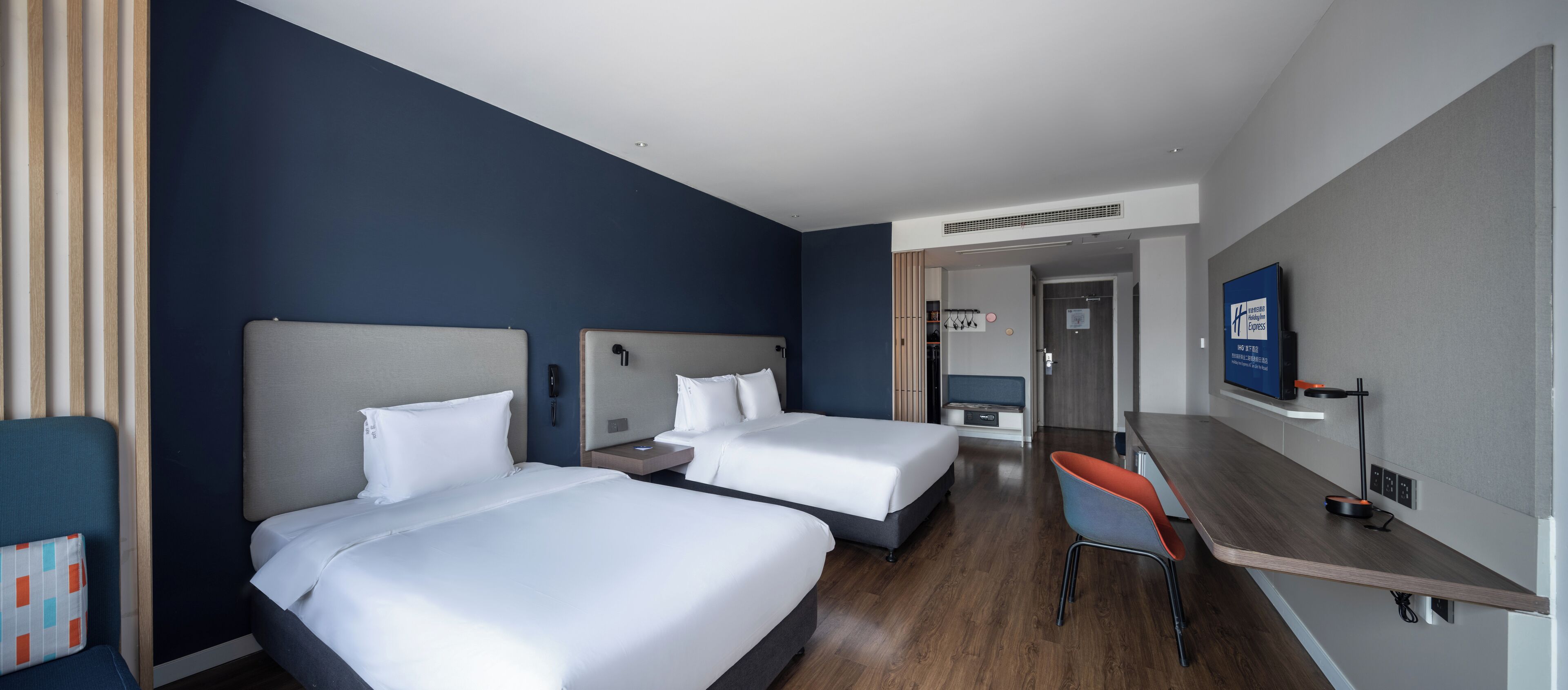 Habitación Premium, varias camas, vista a la ciudad (Extra Floor Space) | Ropa de cama de alta calidad, edredón y camas con pillow-top 