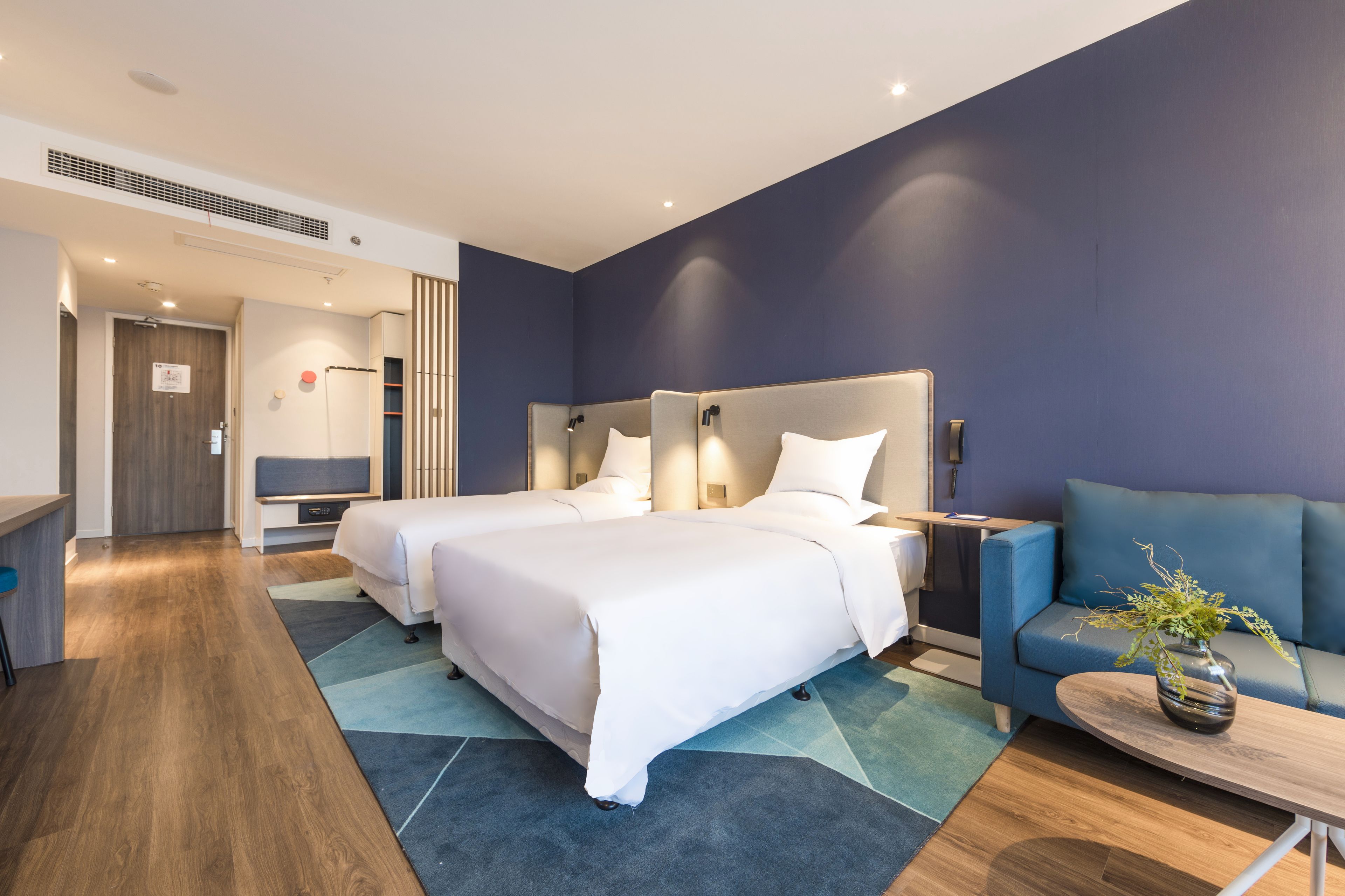 Habitación superior | Ropa de cama de alta calidad, edredón y camas con pillow-top 