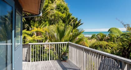 One bedroom upstairs apartment with sea views