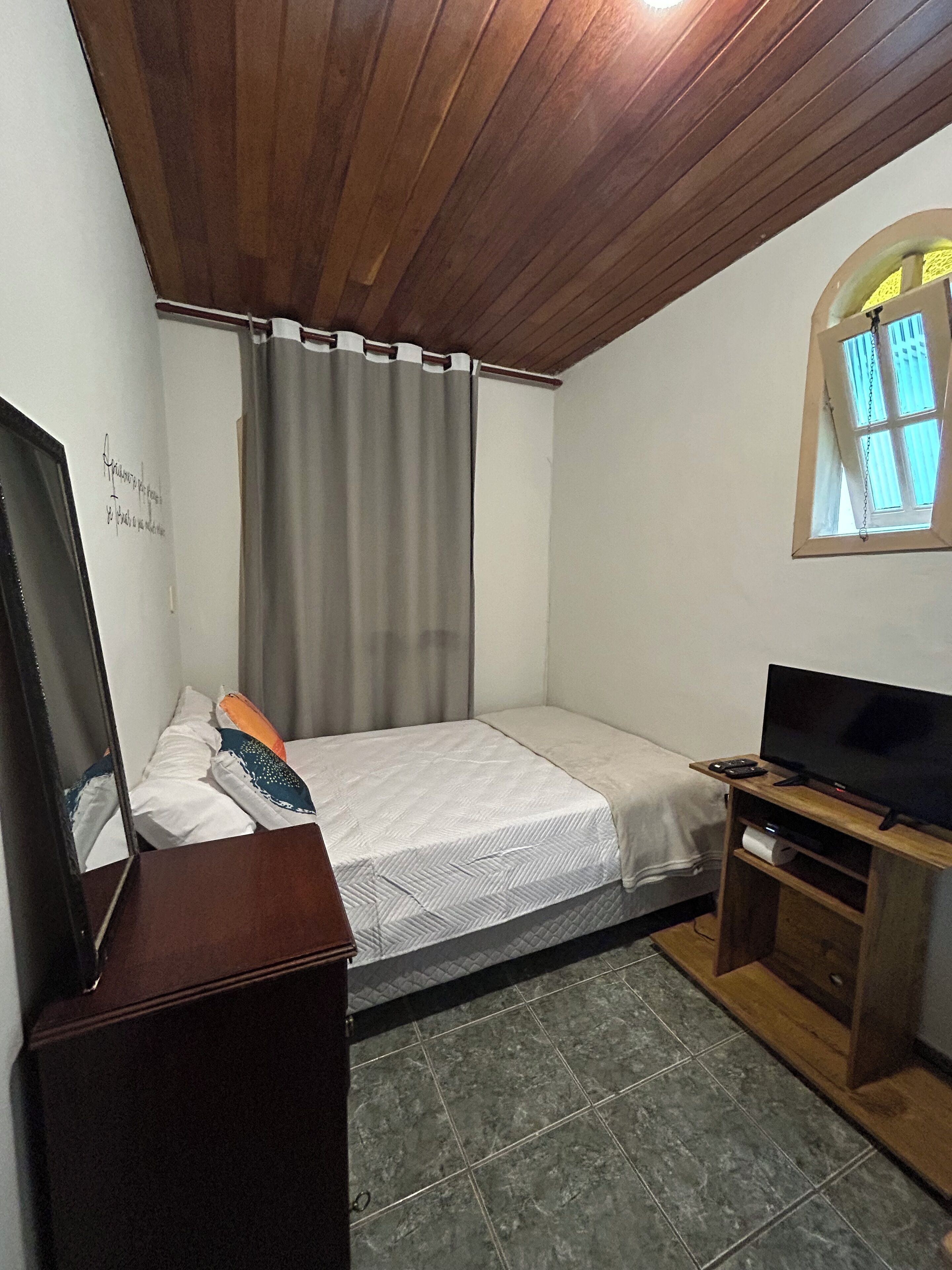 Enkeltrom – business, 1 soverom | Blendingsgardiner, wi-fi (inkludert) og sengetøy