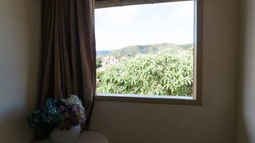 Cortinas blackout, Wi-Fi de cortesia, roupa de cama