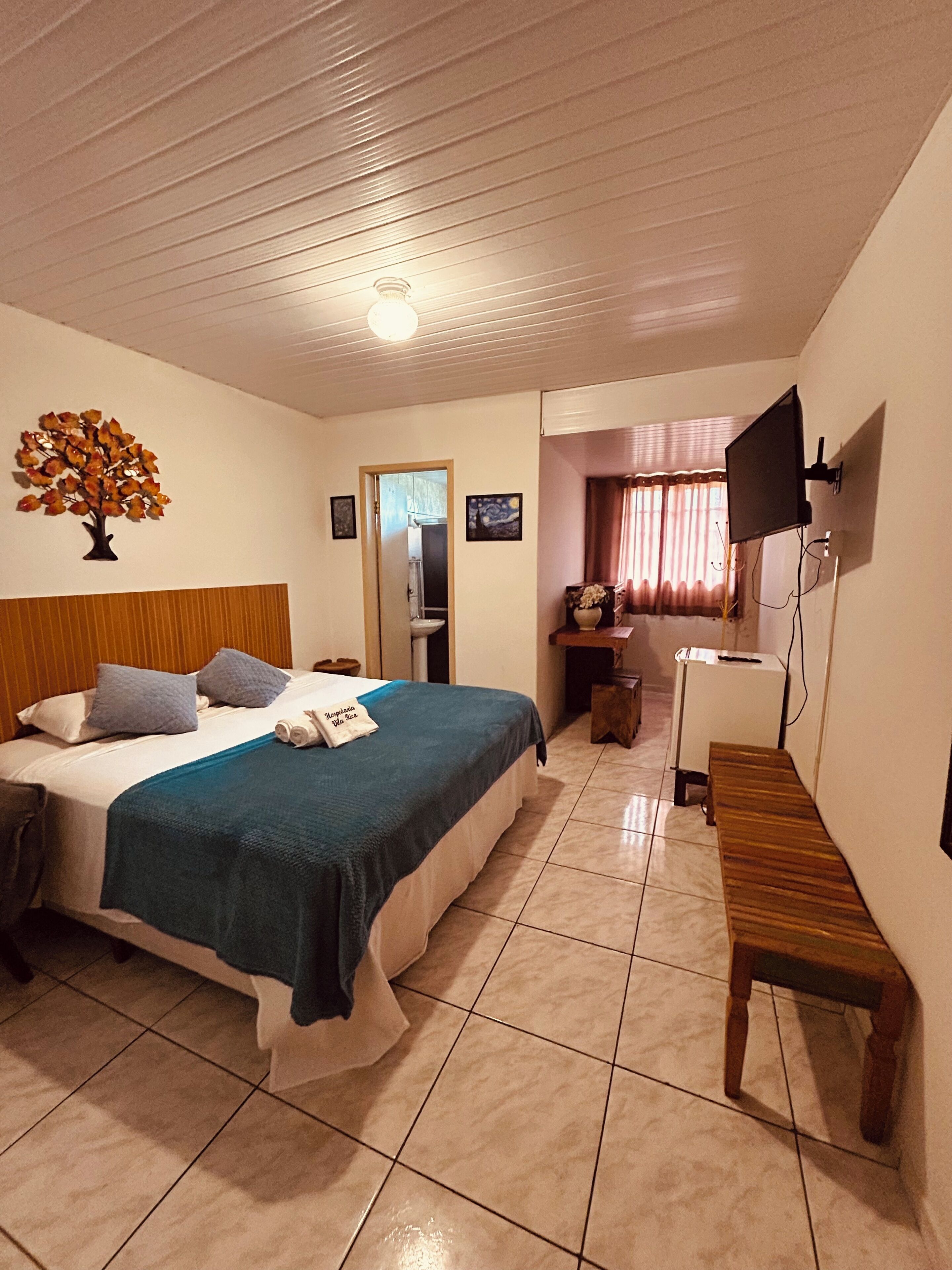 Habitación Confort doble | Cortinas opacas, wifi gratis, ropa de cama