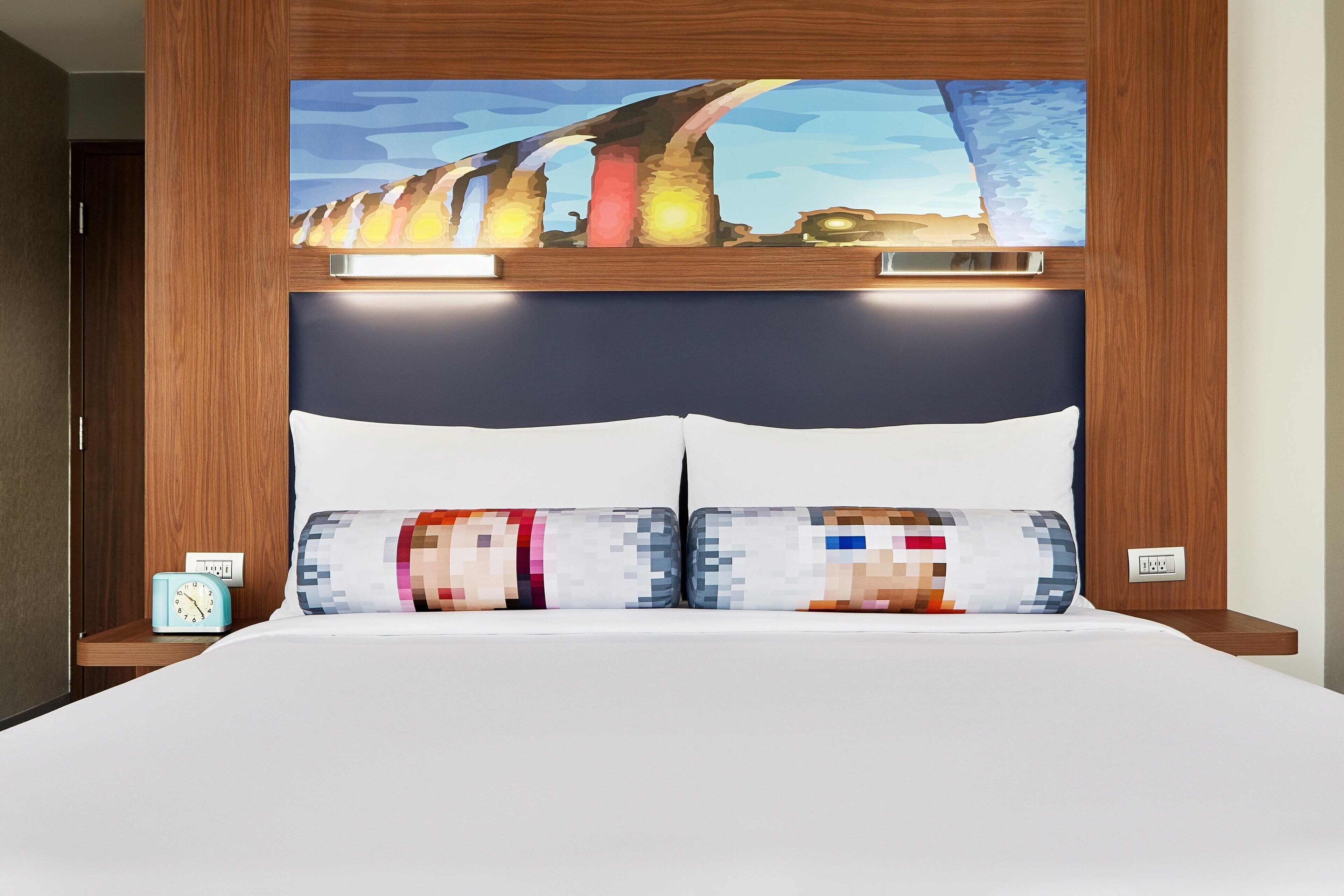 room, 1 king bed | 1 bedroom, down duvets, minibar, in-room safe