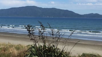 Ranta lähistöllä, rantapyyhkeitä