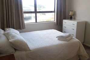 3 bedrooms, in-room safe, iron/ironing board, travel cot