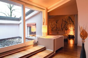 Royal Suite | 1 bedroom, minibar, in-room safe, desk