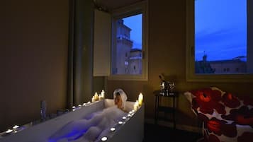 Romantic Suite | 1 bedroom, minibar, in-room safe, desk