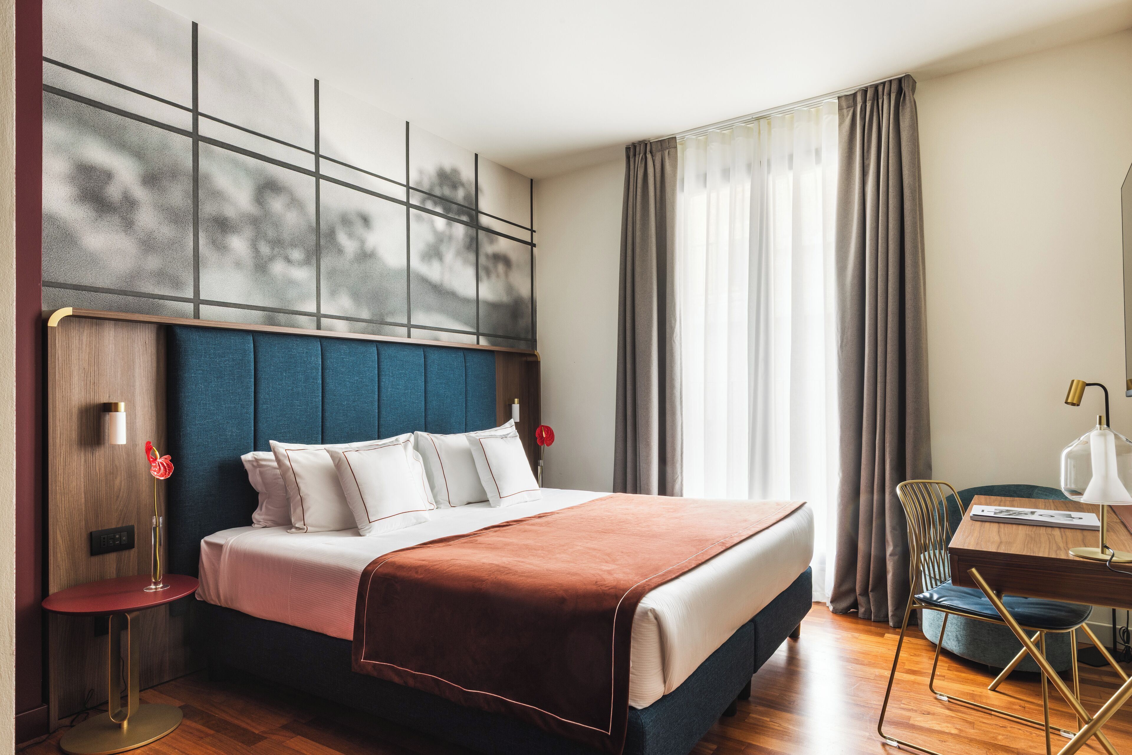 Minibar, caja fuerte, escritorio y cortinas opacas