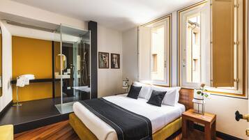 Minibar, Zimmersafe, Schreibtisch, Verdunkelungsvorhänge