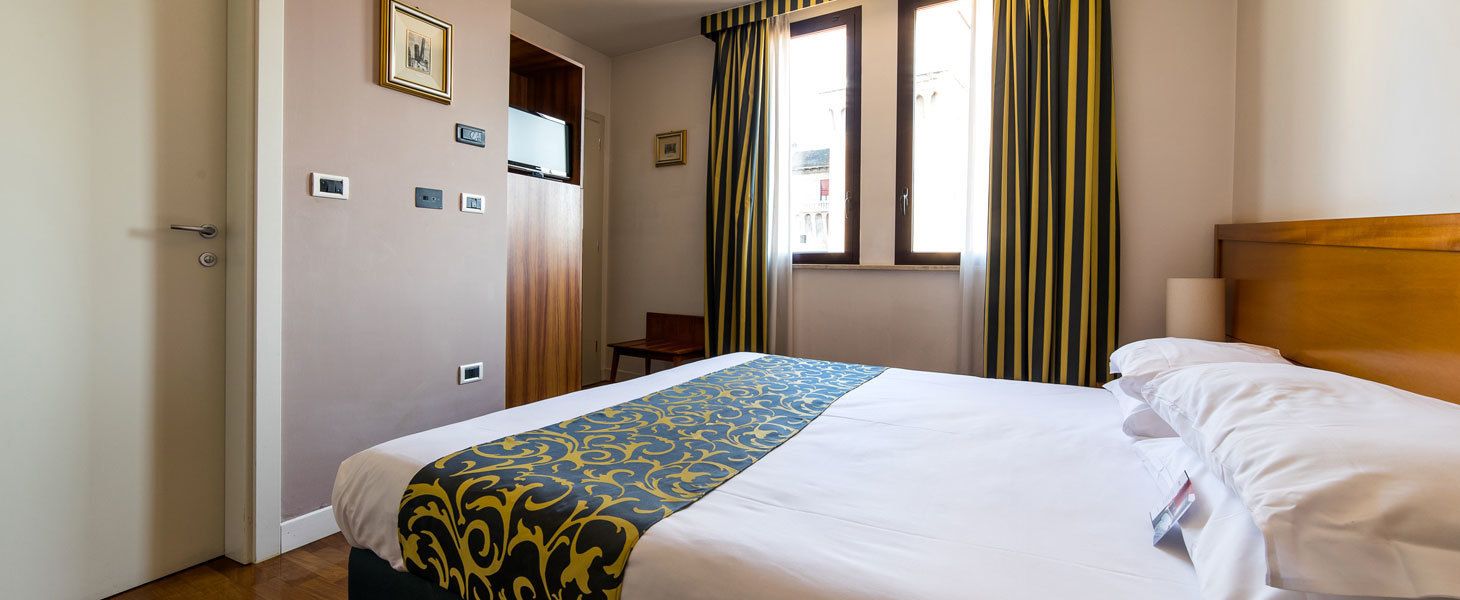 double classic room castle view | minibar, in-room safe, desk, blackout curtains
