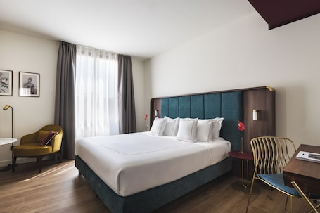 Minibar, caja de seguridad en la habitación y escritorio . Casa d'Este - Hotel Ferrara