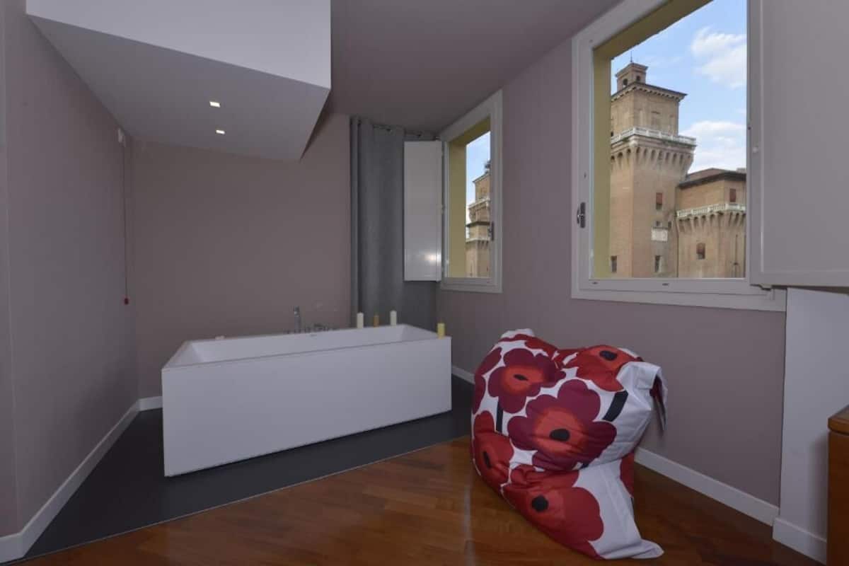 Romantische suite | 1 slaapkamer, een minibar, een kluis op de kamer, een bureau