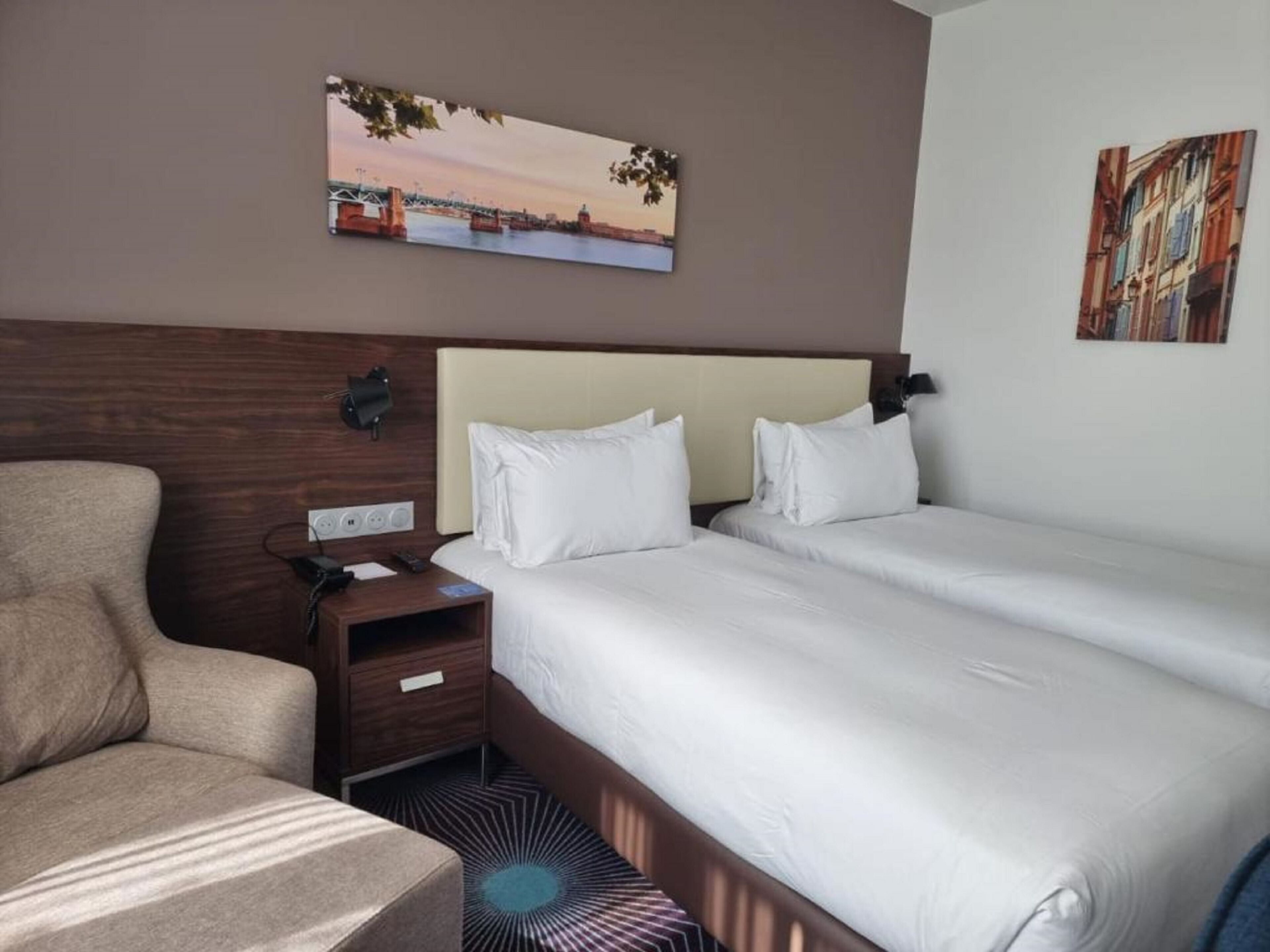 premium bedding, in-room safe, individually decorated