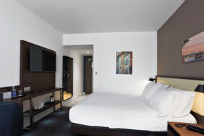Premium bedding, in-room safe, individually decorated
