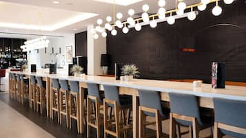 42-tommers LCD-tv med kabelkanaler, tv, betalingsfilm