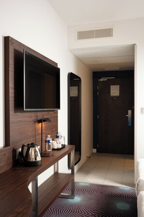 Ylelliset vuodevaatteet, tallelokero huoneessa